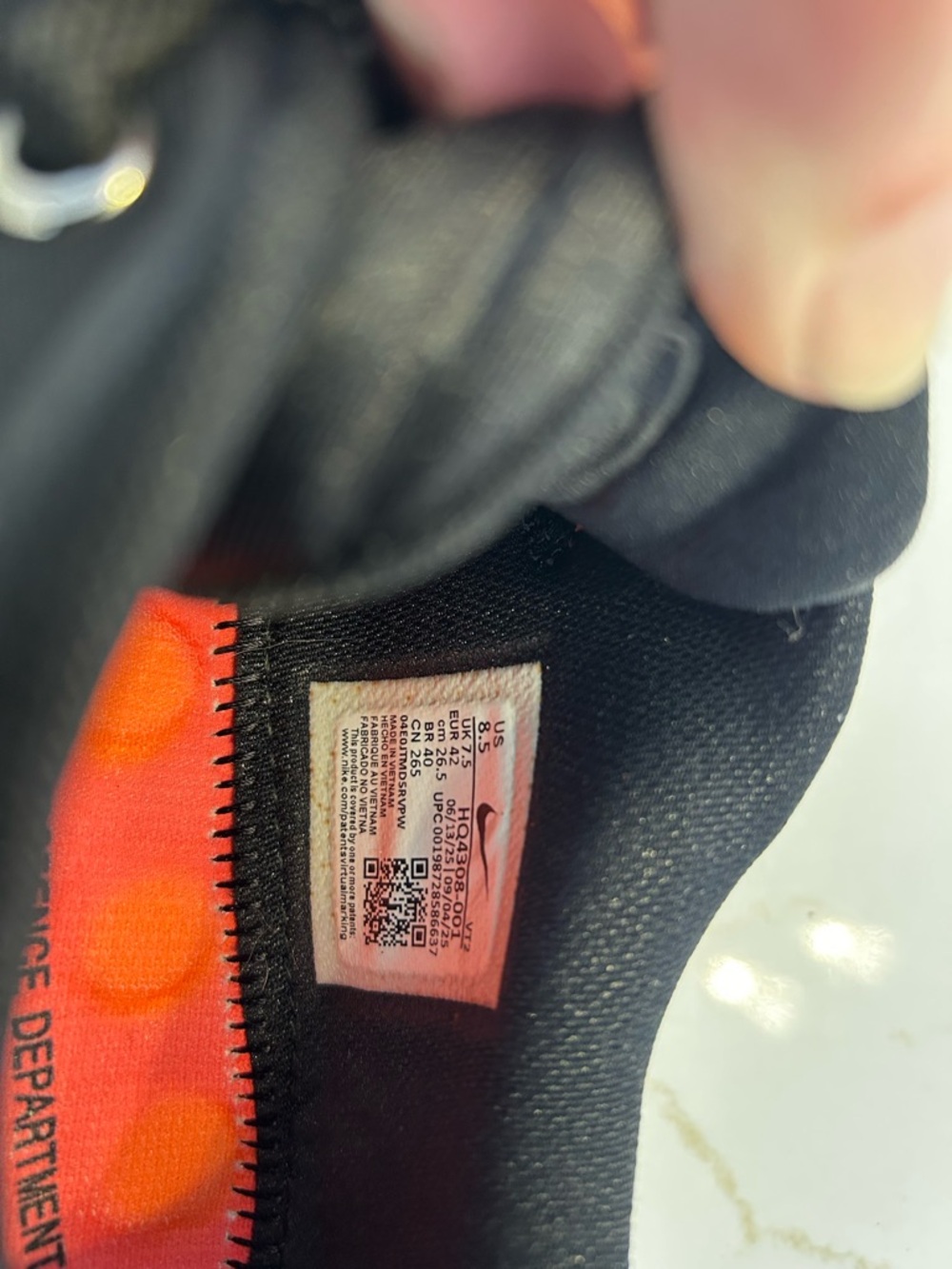 Nike Mind 002 - Black and Hyper Crimsom - Picture 6 of 11